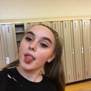 Meet your Posher, Dakota